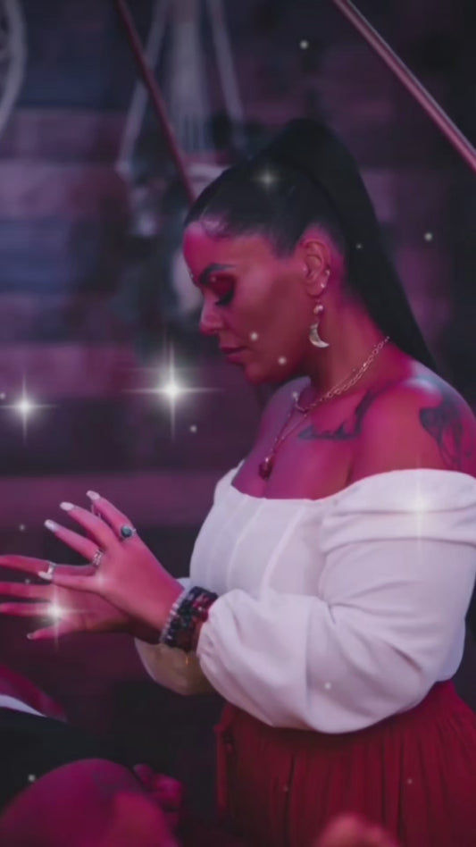 Distance or in shop Reiki Session and 15 minute reading.